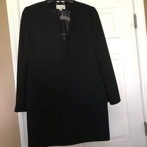 Le suit ladies black